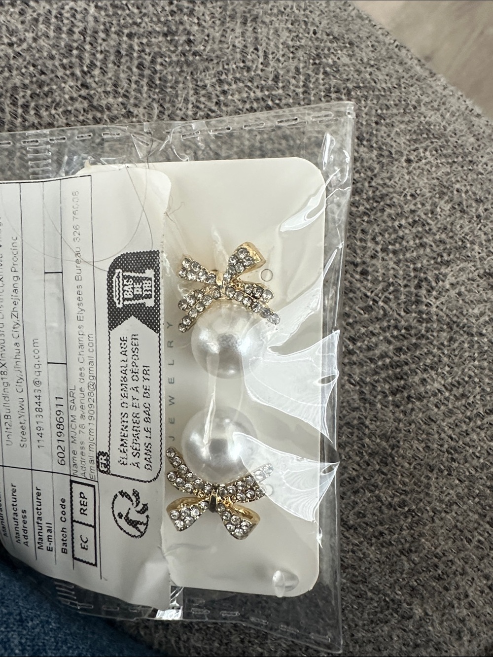 NWT BOW KNOT GOLD WITH FAUX PEARL EARRINGS @f